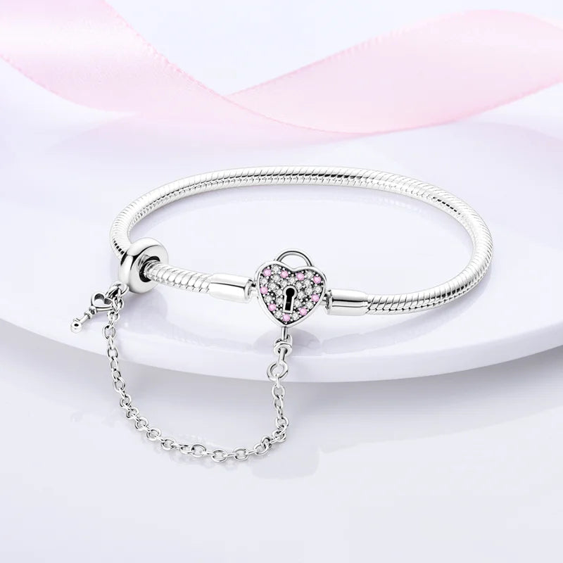 Pulseira para Berloques My Life em Prata com Trava de Segurança de Cadeado de Coração com Pedras Rosas